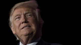 Tổng thống Donald Trump chỉ nhận 1 đô la tiền lương một năm