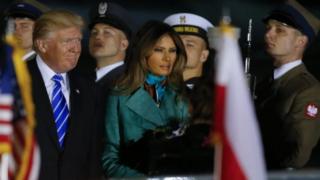 Президент США Дональд Трамп та його дружина Меланія Трамп прибули до Польщі ввечері середи