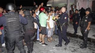 Members of the Municipal Police contain an angry mob that tried to lynch a Russian citizen Aleksey Makeev in Cancun, Quintana Roo, Mexico, 19 May 2017