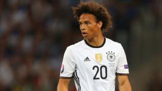 Sané a été transféré de Schalke à Manchester City pour 37 millions de livres sterling.