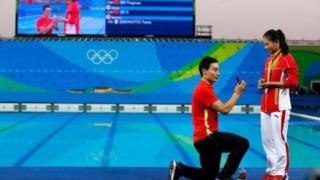 Umunonotsi Qi ariko arasaba He ko bowkubakana mu nkino za Rio