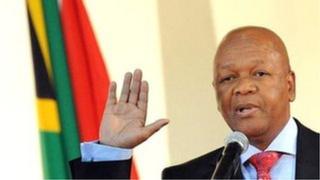 Le ministre aux affaires présidentielles a présenté des excuses à Siyasanga Mbambani, la destinataire des SMS, à sa femme, à sa famille et à son parti politique l'ANC.