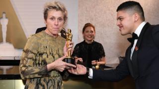 Frances McDormand con su premio oscar