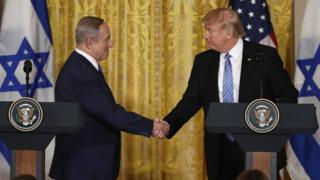 Біньямін Нетаньягу (ліворуч) і Дональд Трамп (праворуч)