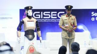 Robot polis
