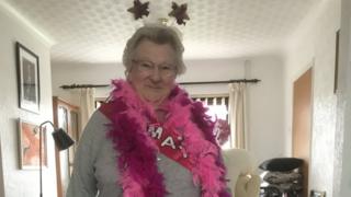 May Webber em sua festa de aniversário de 90 anos, em abril