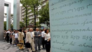 На Воротах мира слово "мир" написано на 49 языках