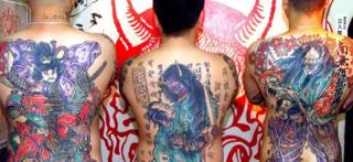 日本では、入れ墨は暴力団に関連付けられることが多いが、ファッションとして取り入れる人もいる