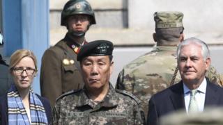 美國國務卿蒂勒森在韓國訪問過三八線非軍事區