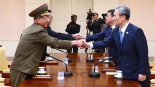 South and North Korean officials during their meeting at the truce village of Panmunjom in the Demilitarized Zone (22 August 2015)