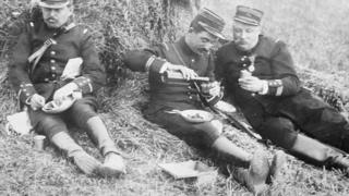 askerler kumanya yerken