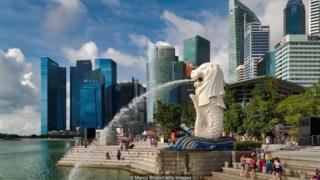 Sarah Keating chỉ mới ở Singapore vài tháng thì bà đã trải nghiệm lần đầu tiên tính sợ bị thiệt của người dân
