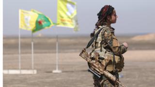 Бойцы Сирийских демократических сил наступают на Ракку