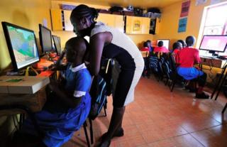 Abarimu benshi b'abakenya bipfuza kwigisha mu mashuli yo mu bisagara