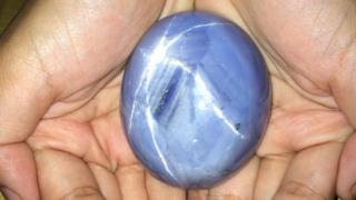 picture of blue sapphire in Sri Lanka - January 2016