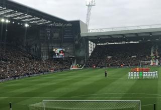Minute's applause