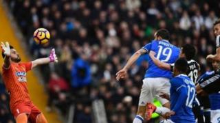 Leonardo Bonucci lokacin da yake cin Udinese