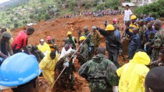 Rescue workers search for survivors after a mudslide in Regent, Sierra Leone. 14 April 2017