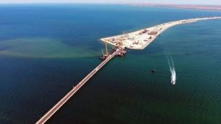 Пока Россия собирается строить Крымский мост, Украина уже построила дамбу