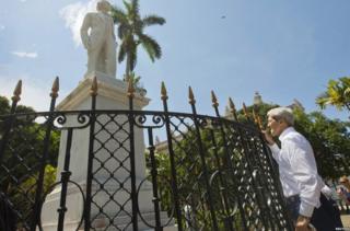 John Kerry stops to get a closer look at a statue of Carlos Manuel de Cespedes in Cuba on 14 August, 2015