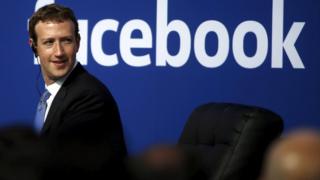 扎克伯格在加州Facebook总部(资料图片)