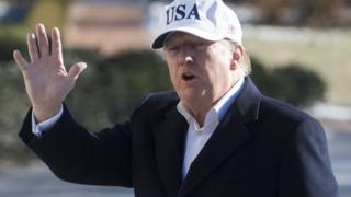 У неділю президент Дональд Трамп повернувся до Вашингтона після наради верхівки Республіканської партії
