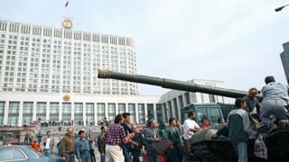 танк около белого дома