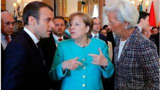Angela Merkel a taron G7