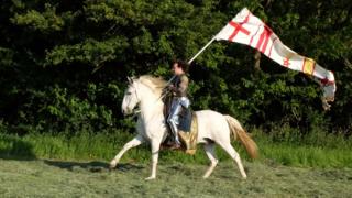 Jason Kingsley y su caballo Warlord