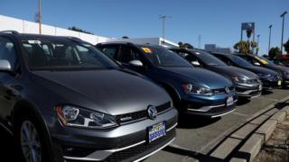 Ikigo ca VW muri California. Bwana Trump avuga ko atemera ubudandaji budakorewe ku mangane