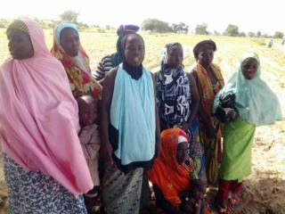 Abagore bari mu kigandaro inyuma y'igitero c'abasuma i Zamfara mu 2013