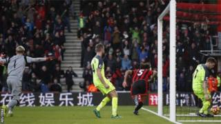 Nathan Aké, l'auteur du but de la victoire, a été prêté à Bournemouth par Chelsea.