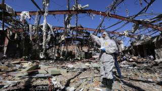 Kumannaan shacab ah ayaa ku dhintay duqaymaha dhanka cirka ah ee dalka Yemen