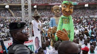 Supporters cheer for Union for the Republic and Democracy (URD) leader SoumaÃ¯la CissÃ© at a rally during the launch of his presidential bid in Bamako on May 12, 2018.