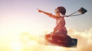 Un niño volando