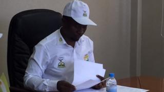 Dkt Frank Habineza alipokuwa anawasilisha nyaraka zake za kuwania urais
