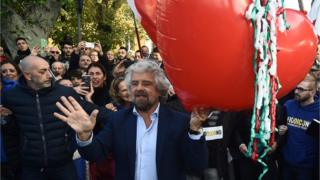 5 Yıldız Hareketi'nin lideri Beppe Grillo
