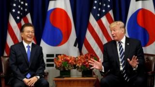 Rais Donald Trump (Kulia) akiwa na kiongozi wa Korea kaskazini