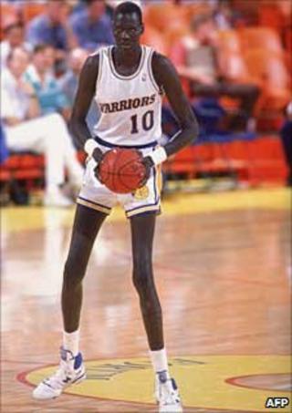 Manute Bol in 1989