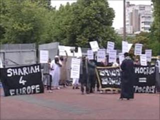 Muslims protest in Cardiff