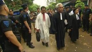 Christians in Bekasi walking to mass, guarded by police - September 2010