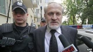 Akhmed Zakayev (right) escorted by a Polish policeman in Warsaw, 17 September