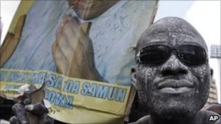 Supporter of former military leader Gen Ibrahim Babangida (15 Sept)