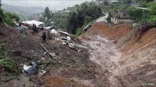 Mexico mudslide: Fewer missing than first feared - BBC News