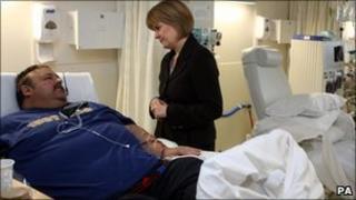 Nicola Sturgeon and patient Jeffery Gordon