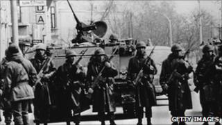 Troops seal off main road in Ankara (15 Sept 1980)