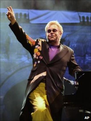 Sir Elton John saluting the crowd at Piedigrotta festival in Naples, September 2009