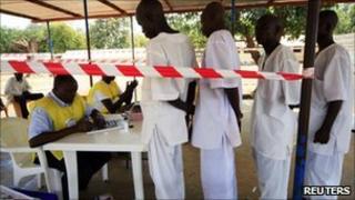 People queue for voter registration in Wau town, Southern Sudan (20 Nov 2010)