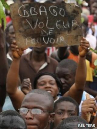 Pro-Ouattara supporters in Bouake (5/12/10)