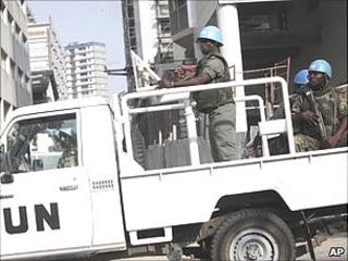 UN peacekeepers patrol street in Abidjan, 22 Dec 10